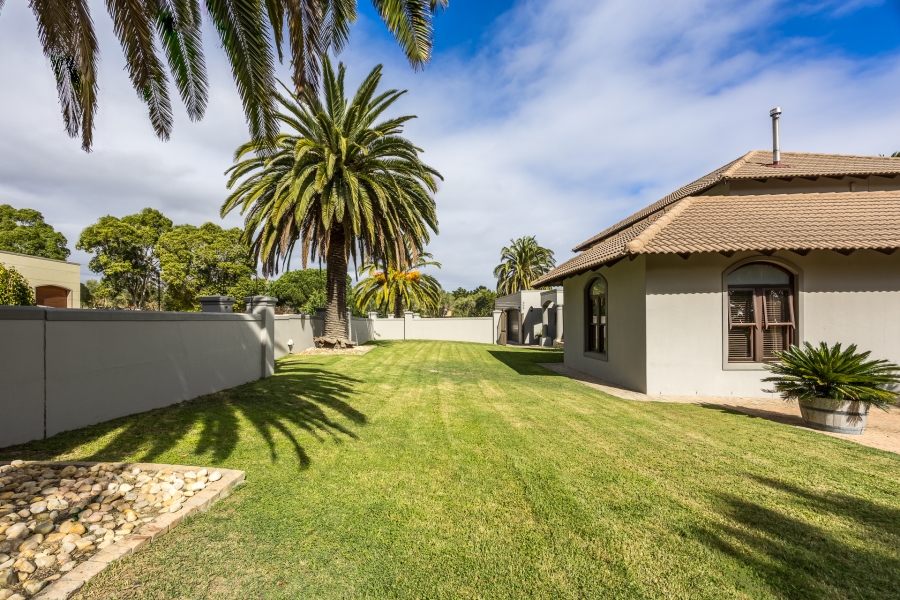 5 Bedroom Property for Sale in Klein Zevenwacht Western Cape